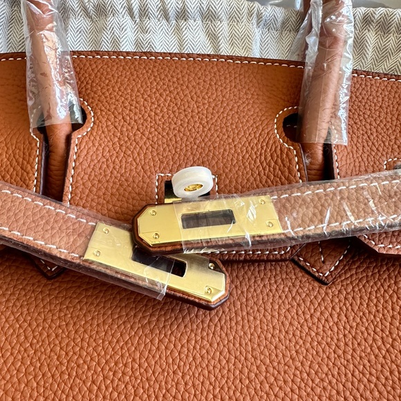 Brand New Leather Burnt Orange Handbag From Avona With Bag Charm and Scarf - Picture 5 of 12